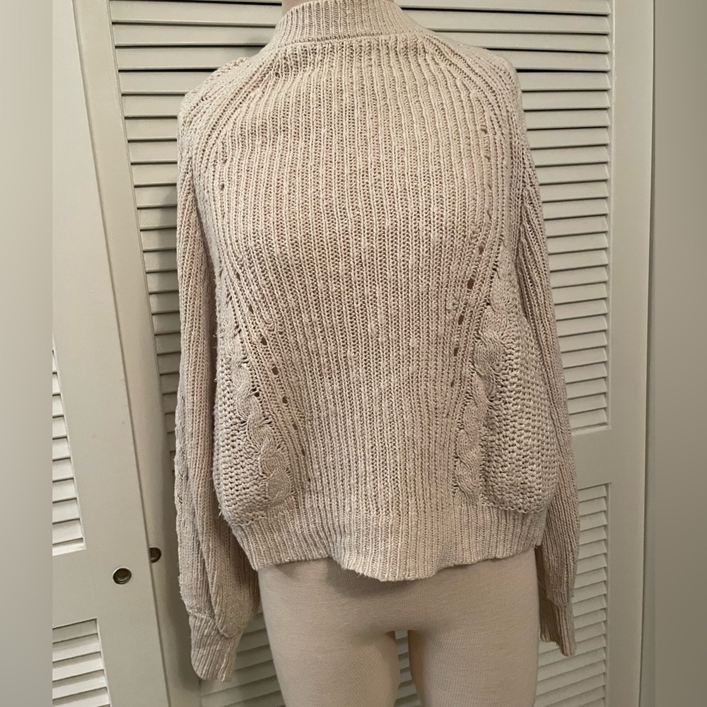 American Eagle Size Medium Tan Sweater